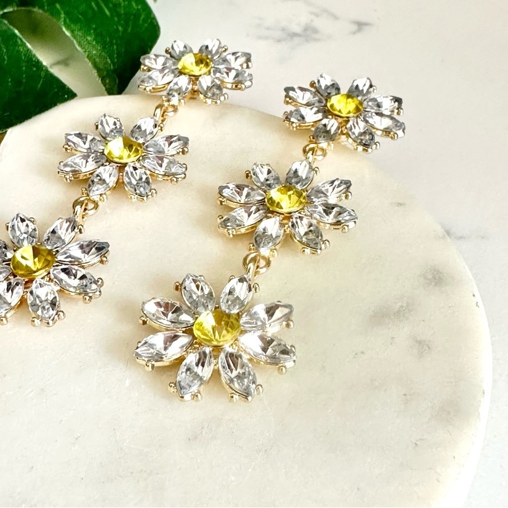 2/$30🌵 Daisy Flower Floral Earrings Crystal Rhinestones Bohemian Boho NEW Gift - Picture 6 of 8